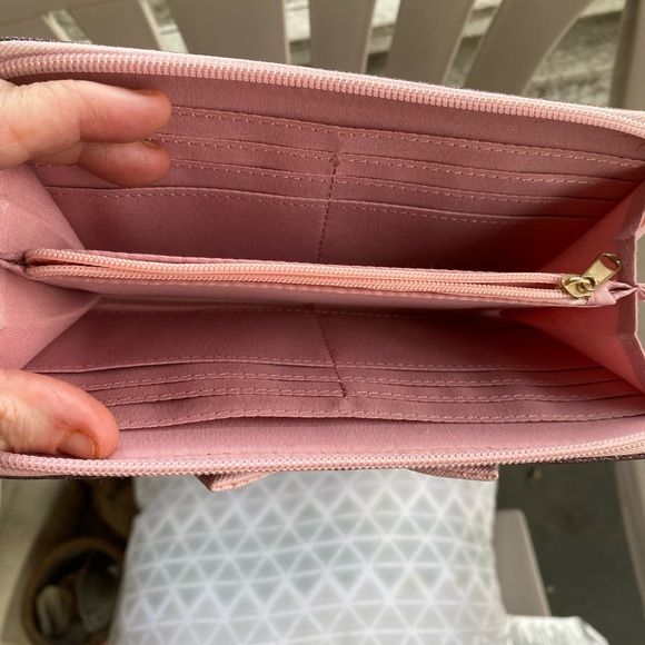 Disney Pink Wallet with Iconic Design - Picture 9 of 10